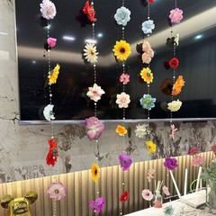 新しい吊り下げ花ドアカーテン、花の壁、空中の花の海、花の滝、雰囲気のあるシーン撮影小道具
