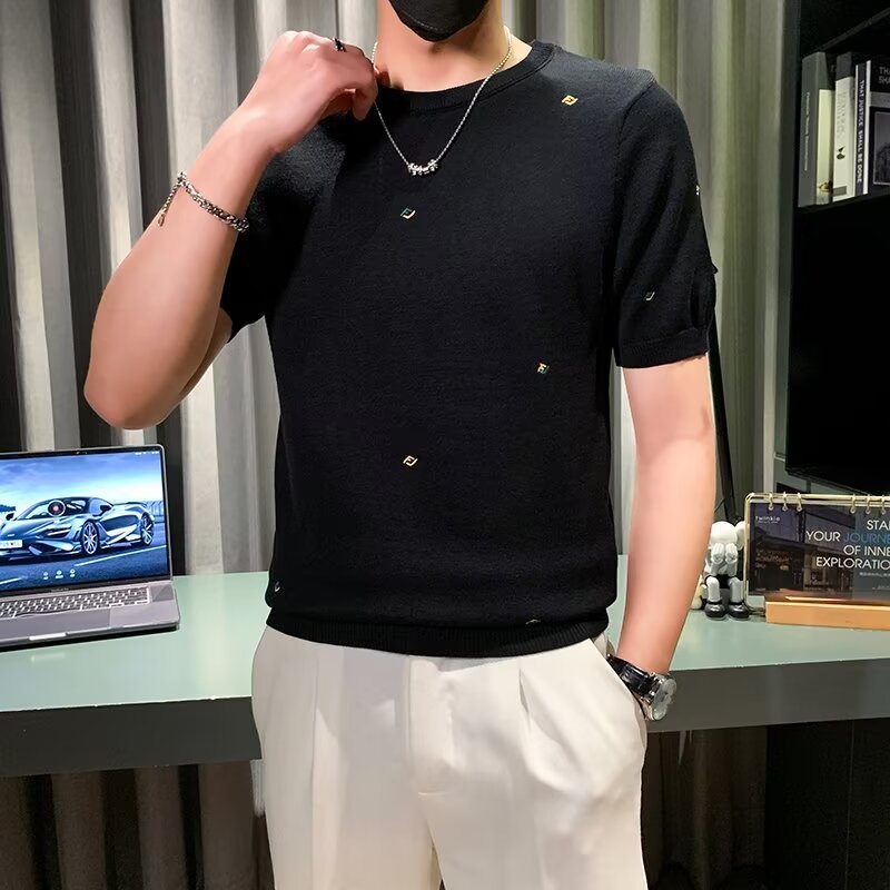 Knitted sweater with a round collar