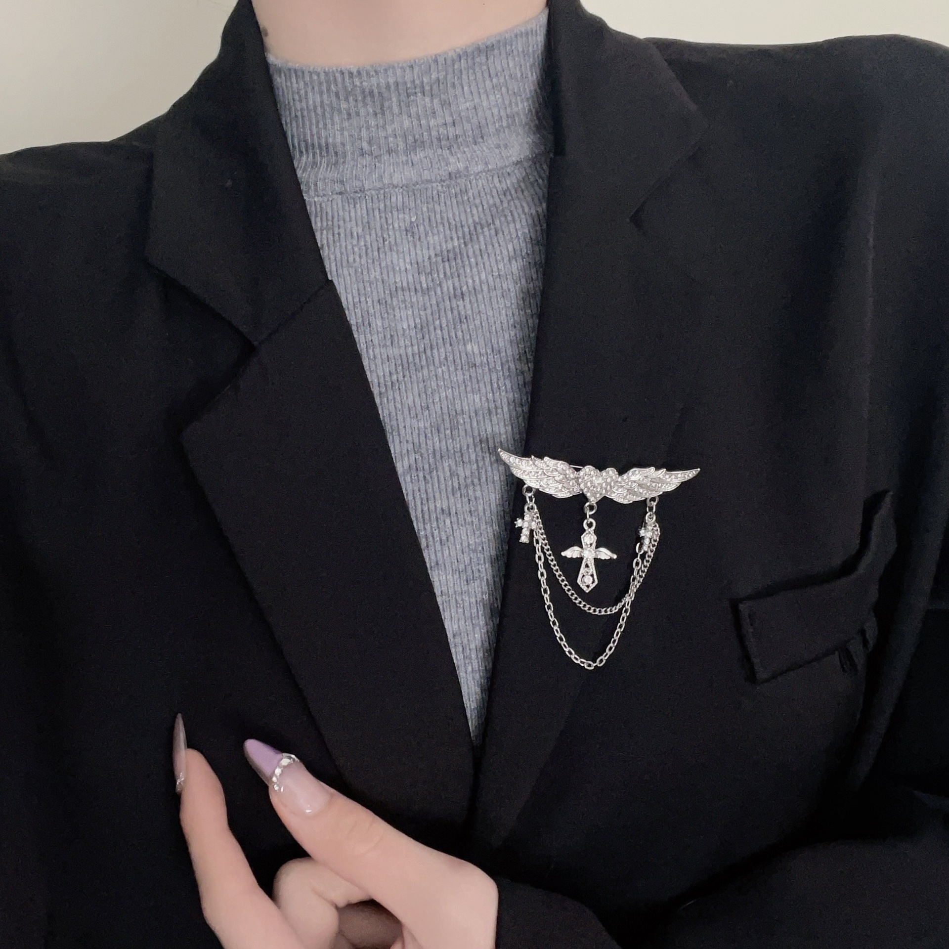 Korean-style Love Wings Brooch Women's Sweet Cool Style Cross Tassel Pendant Corsage Light Luxury High-end All-match Accessories