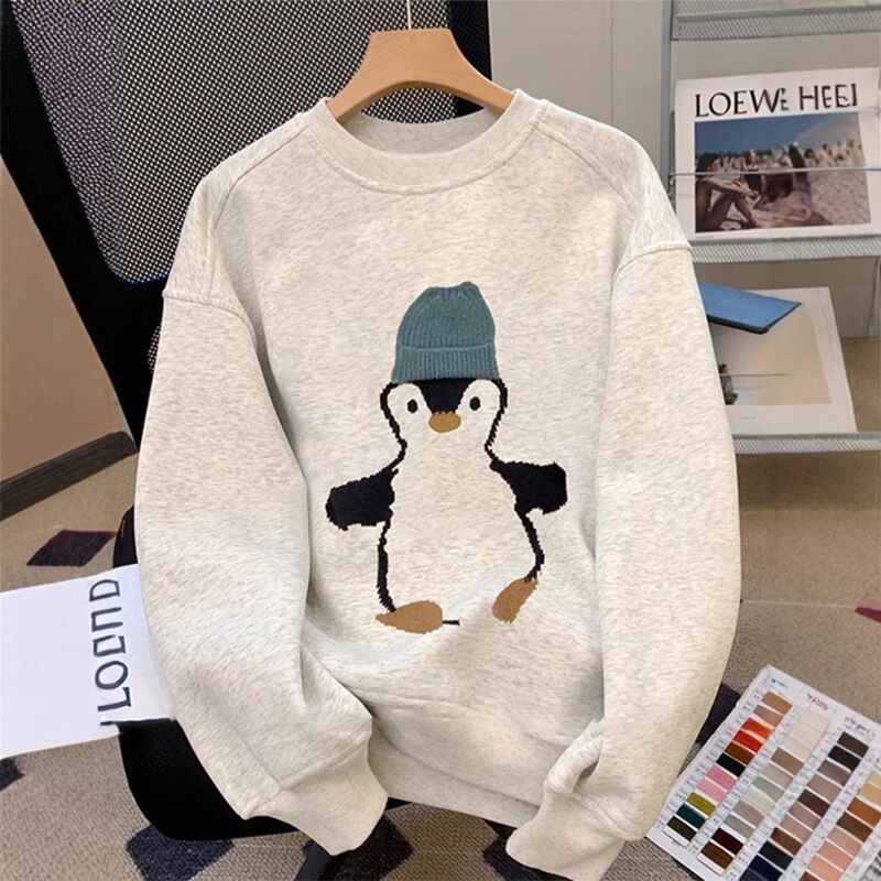 Autumn and winter penguin print hoodless gray sweatshirt for women, super stylish for petite figures, fleece-lined and thickened, plus size inner top