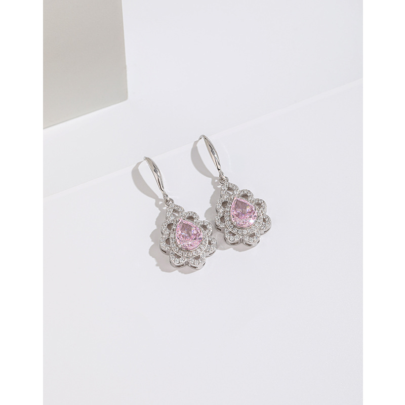 S925 plata esterlina Diamante de alto carbono diamante cuadrado aretes nicho femenino temperamento hielo flor Corte pendientes cuadrados exquisitos pendientes de alto grado