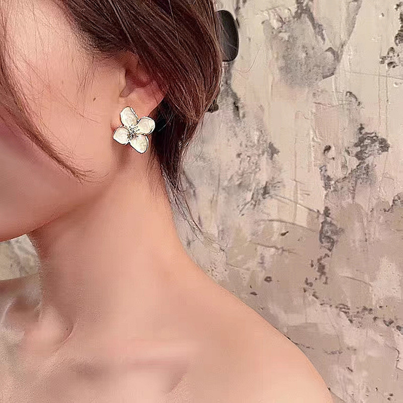 Clover Flower Stud Earrings Silver Needle Minimalist Elegant_voghion.com