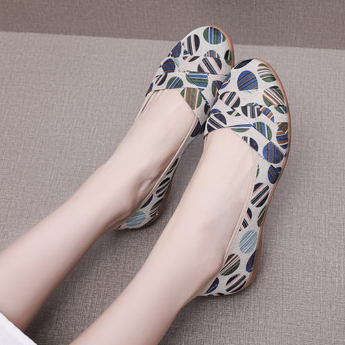 24 New Low Heel Color Block Loafers Autumn Breathable and Comfortable Canvas Shoes Tendon Bottom Slip-On Mom Shoes Wholesale