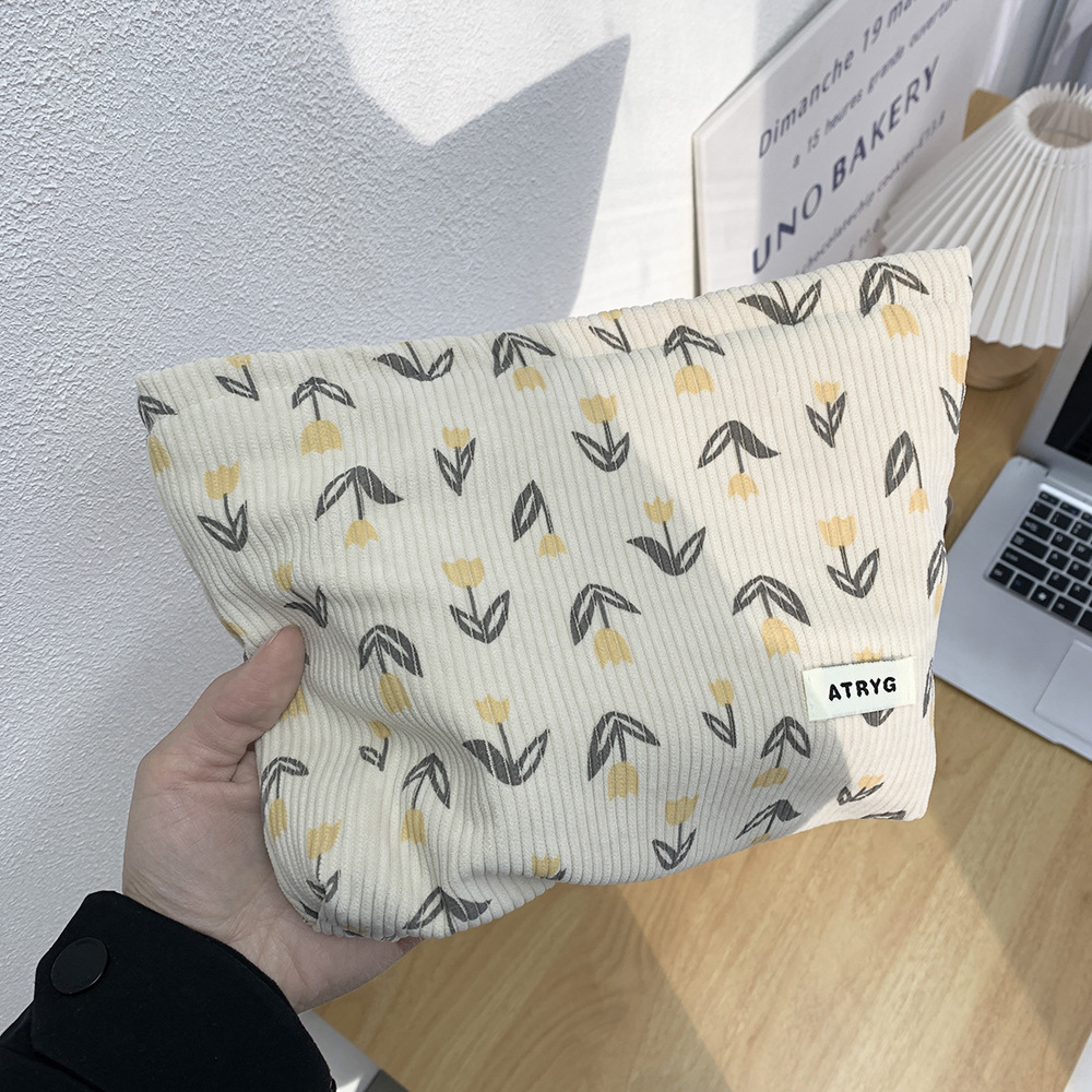 Bolsa de maquillaje de lana de flor de mano de mujer bolsa portátil para productos de cuidado de la piel bolsa de lavado de gran capacidad pequeña y fresca