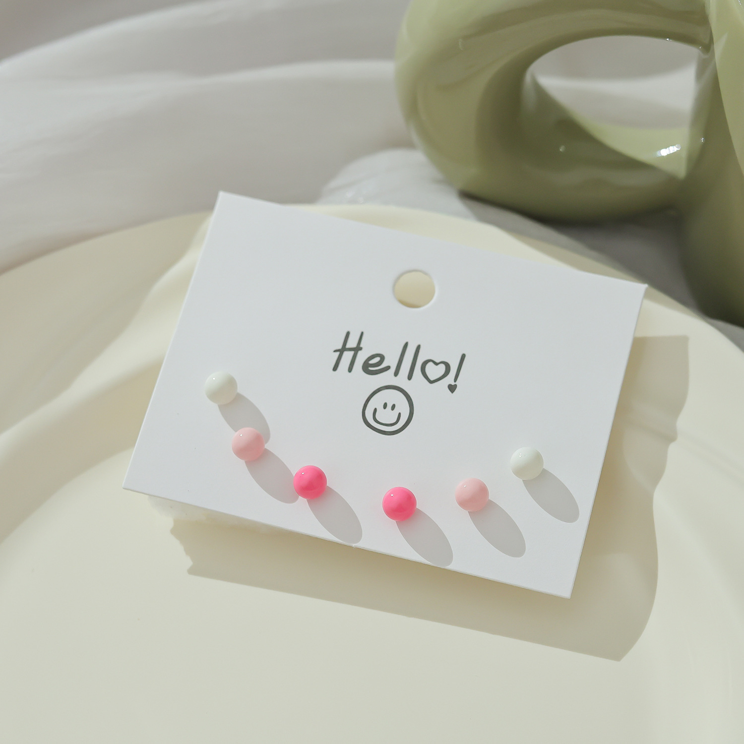 Juego de pendientes de aguja plateados, sencillos y compactos para mujer, pendientes geométricos en forma de corazón, bonitos, dulces y versátiles, venta al por mayor para puestos de mercado