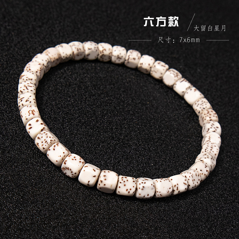 왼쪽과 오른쪽에 약 7x6m의 넓은 공간이 있습니다.