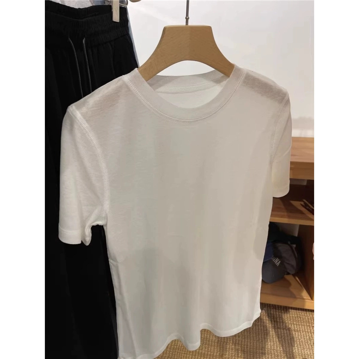 Женская футболка с короткими рукавами и маской из шерсти Tencel, новинка 2025 года, летняя тонкая свободная рубашка с круглым вырезом и белым низом, топ