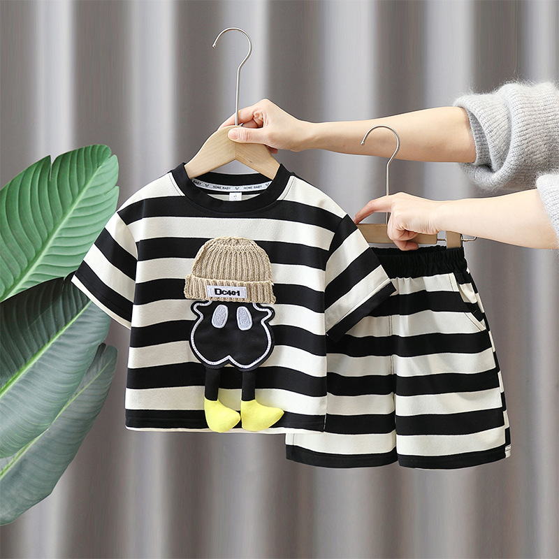 7121 Traje de verano para niños 2025 nuevo traje de dos piezas de manga corta a rayas callejeras para niños guapos
