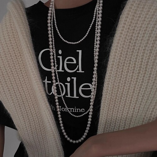 Long round high-gloss pearl necklace, light luxury and high-end sweater chain for women, stacked French clavicle chain, temperament accessories