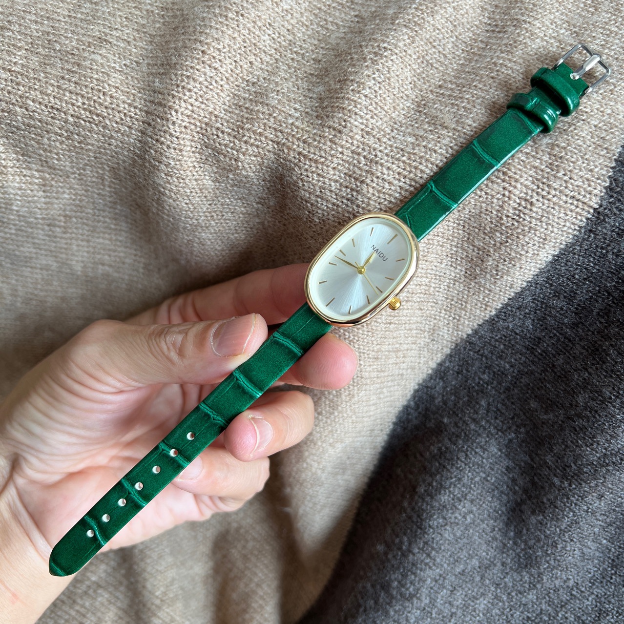 Women's Gender Casual Style Casual Oval Concealed Buckle Quartz Women's Watches