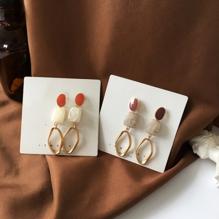 Simple Amber Pattern Resin Irregular Oil Drop Earrings display picture 12