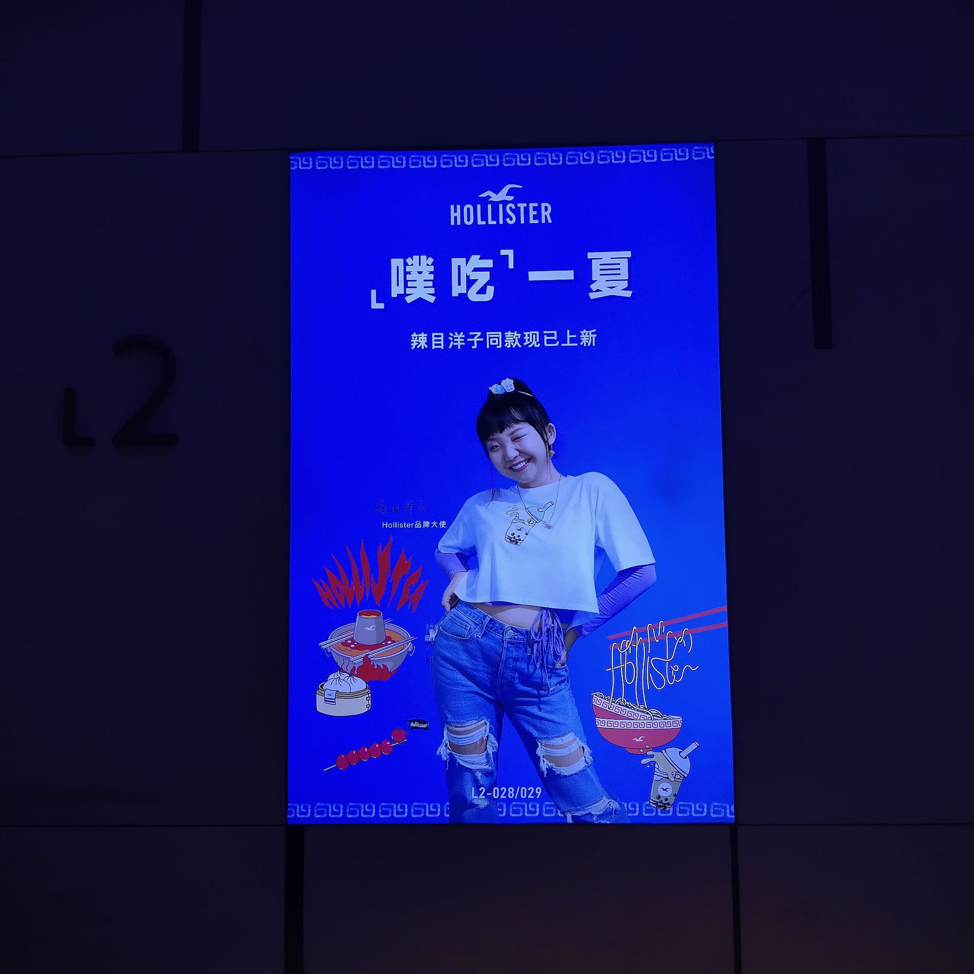 服装店UV软膜灯箱海报安装简易卡布画面UV打印投影防水高清投影
