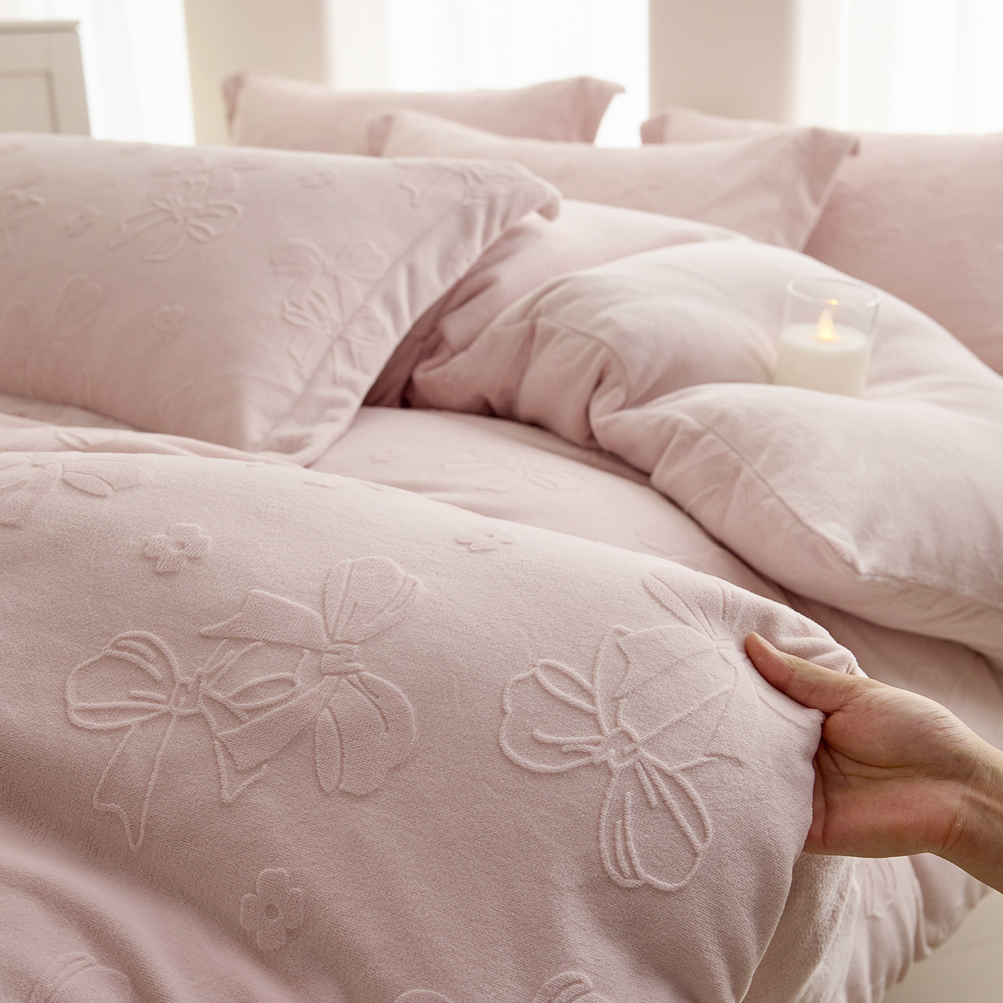 Una clase de cuatro piezas de seda de leche engrosada de alto peso 5D esculpido edredón cubierta sábanas de cama de invierno Kits de calor