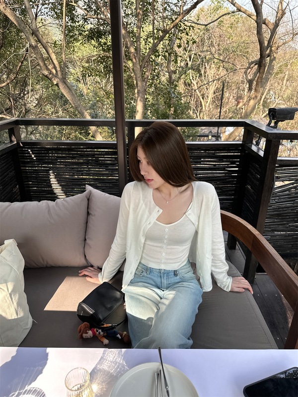 蝶宝嘻 春日栀子花 柔雾感短款针织开衫吊带套装修身休闲两件套|undefined