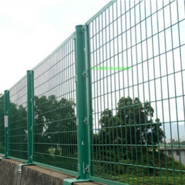 重庆筛网双边丝护栏网养殖圈地隔离双边丝围栏网公路隔离圈地护栏
