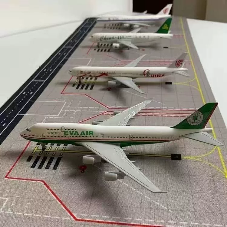 Самолёт, авиалайнер, Boeing, масштаб 1:400, 20 см