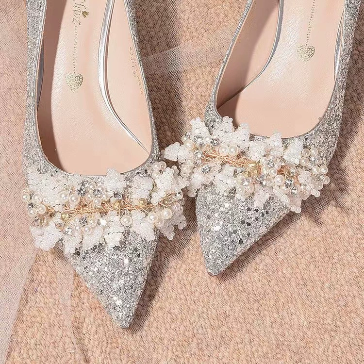 Свадебные туфли для женщин на массивном каблуке, новинка 2024 года, удобные туфли на плоской подошве бордового цвета, подходят как для традиционных, так и для современных свадебных платьев.