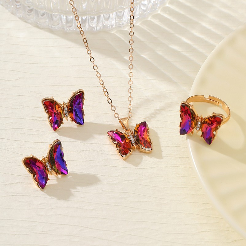 Ventas transfronterizas calientes coloridas 3 piezas de aretes collar anillo de moda europea y americana mariposa elegante collar de diamantes para mujeres