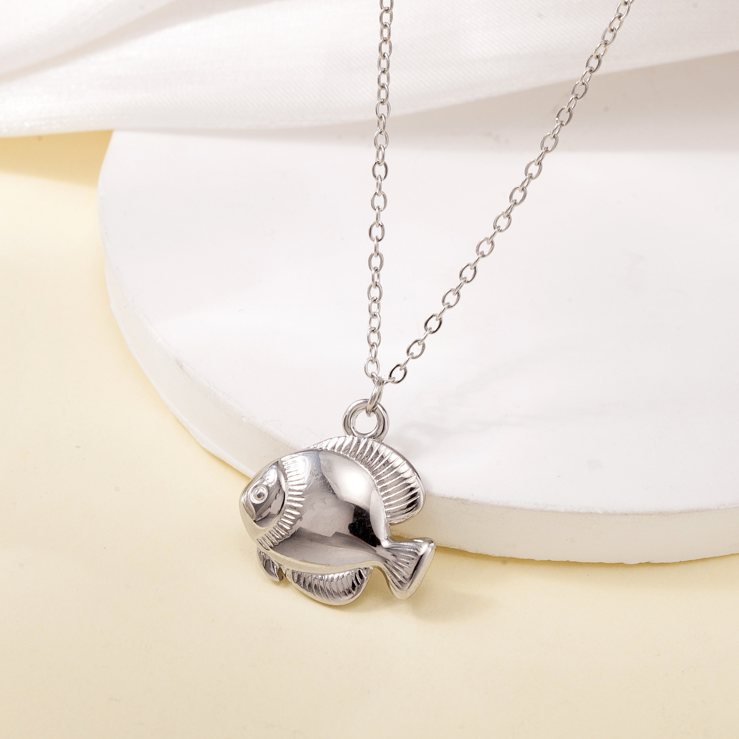 Holiday, Daily Occasion Titanium Steel Material Wholesale Jewelry Cute Simple Style Fish Titanium Steel Plating Cable Chain Pendant Necklace