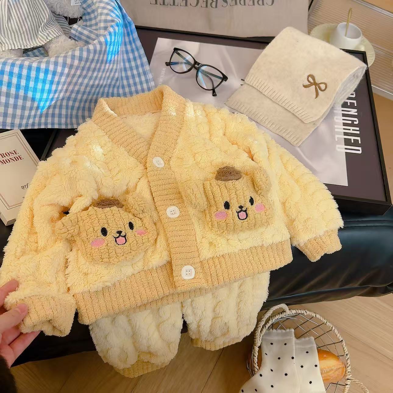 Embroidered flannel-yellow puppy