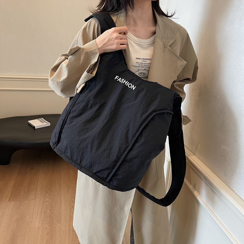 La versión coreana de nicho lazywind mochila de damas ocio paquete de clase de estudiantes ligeros 2025 nuevo paquete de ejercicio deportivo