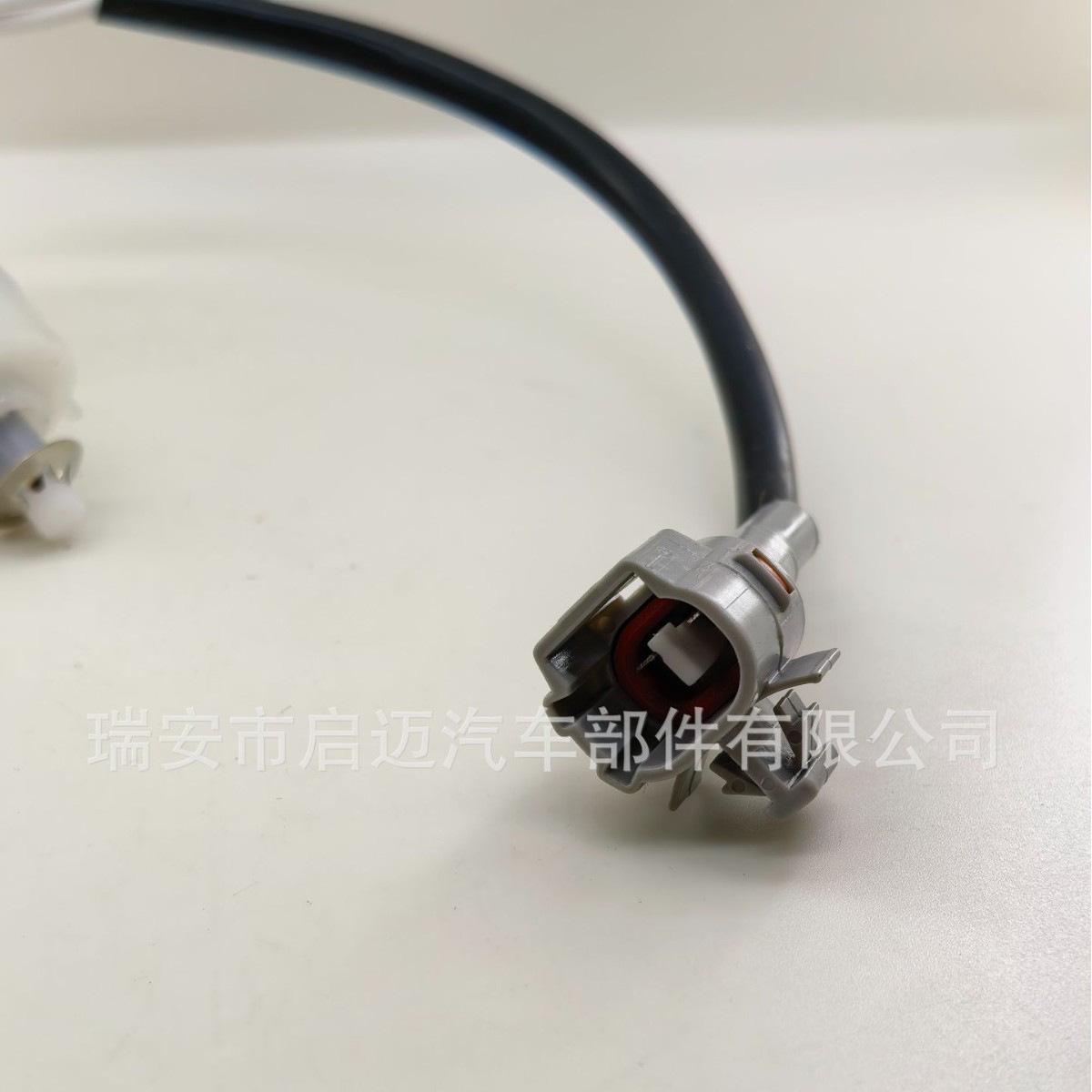 Suitable for Toyota car oil-water separation sensor 84461-60080 84461-60081 water level sensor
