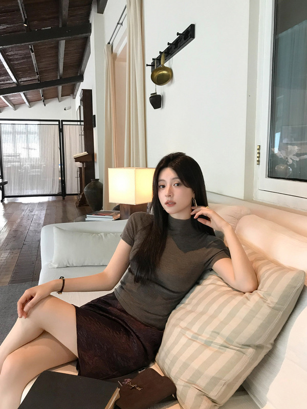 港米服饰/2025秋季18针精纺羊毛短袖半高领针织衫上衣女早秋新款|undefined