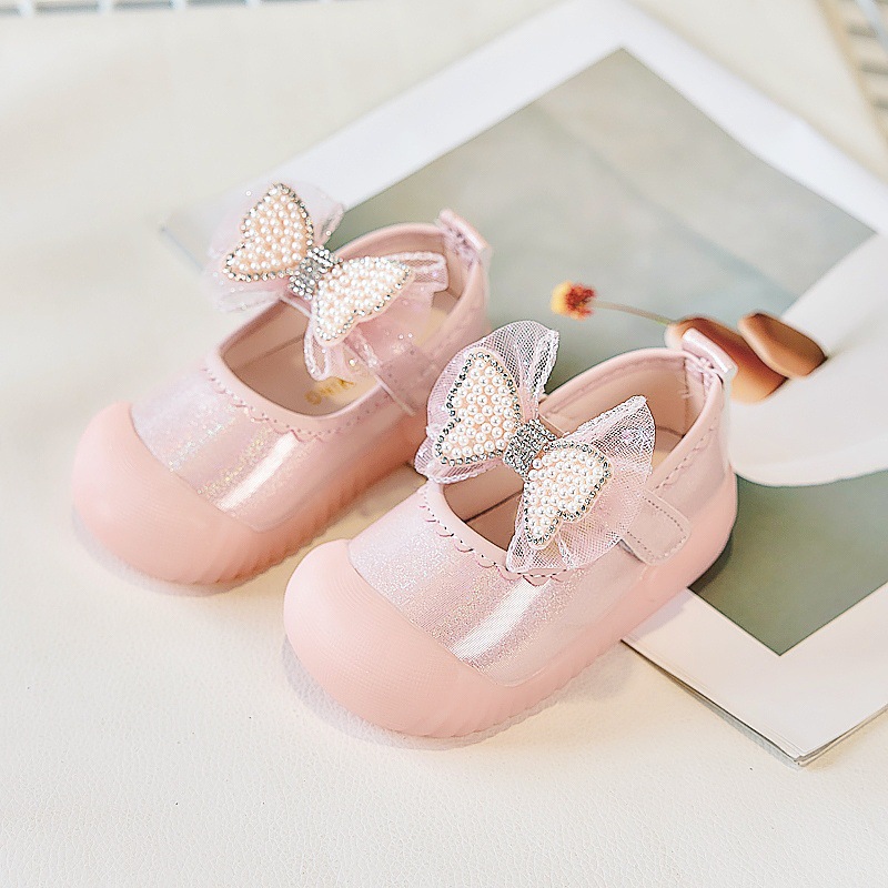 Dulce arco princesa zapatos perlas bebés zapatos de cuero anti-patada 2025 otoño zapatos para niños al por mayor