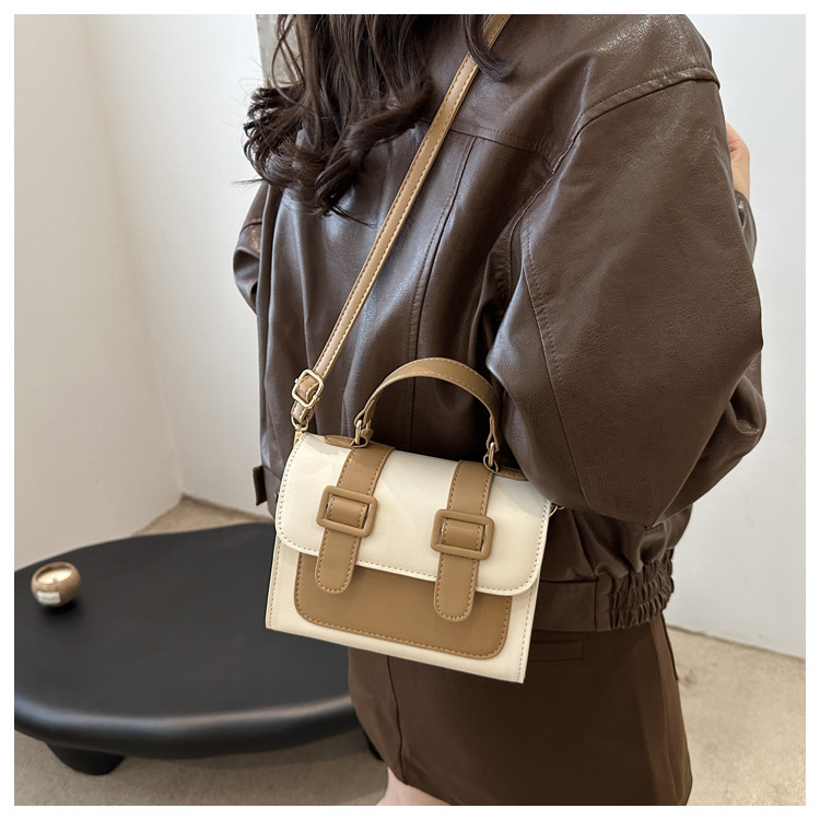 A new 2024 trendy and retro single-shoulder crossbody small square bag for girls, a niche British-style handbag undefined
