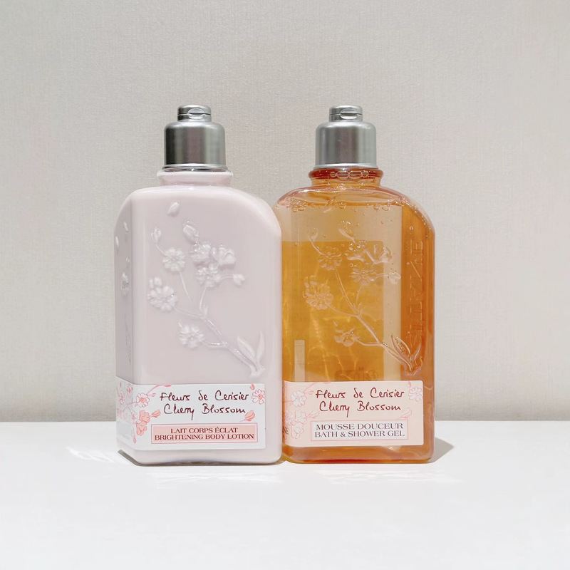 Oushujia Sakura Shower Gel Body Lotion Cleansing Galaxy Night Sakura Fragrance Long-Lasting Gift Box Set Souvenir Moisturizing Oushujia Sakura Shower Gel Body Lotion Cleansing Galaxy Night Sakura Fragrance Long-Lasting Gift Box Set Souvenir Moisturizing