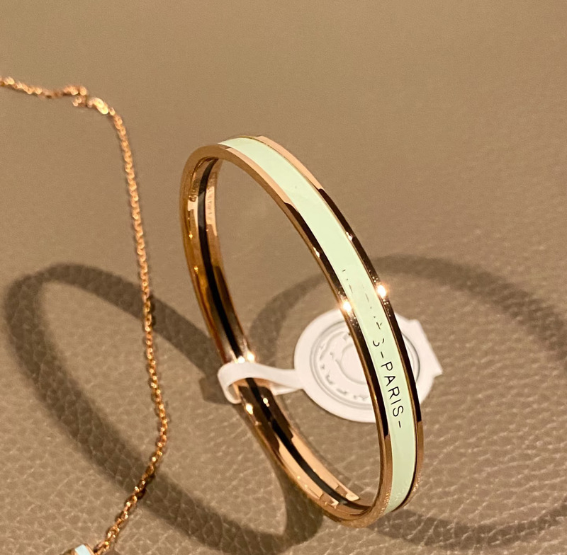 Aijia H 超狭版エナメルレターブレスレット女性用 18K ローズゴールドライト高級ハイエンドデザインクローズドカップルブレスレット|undefined