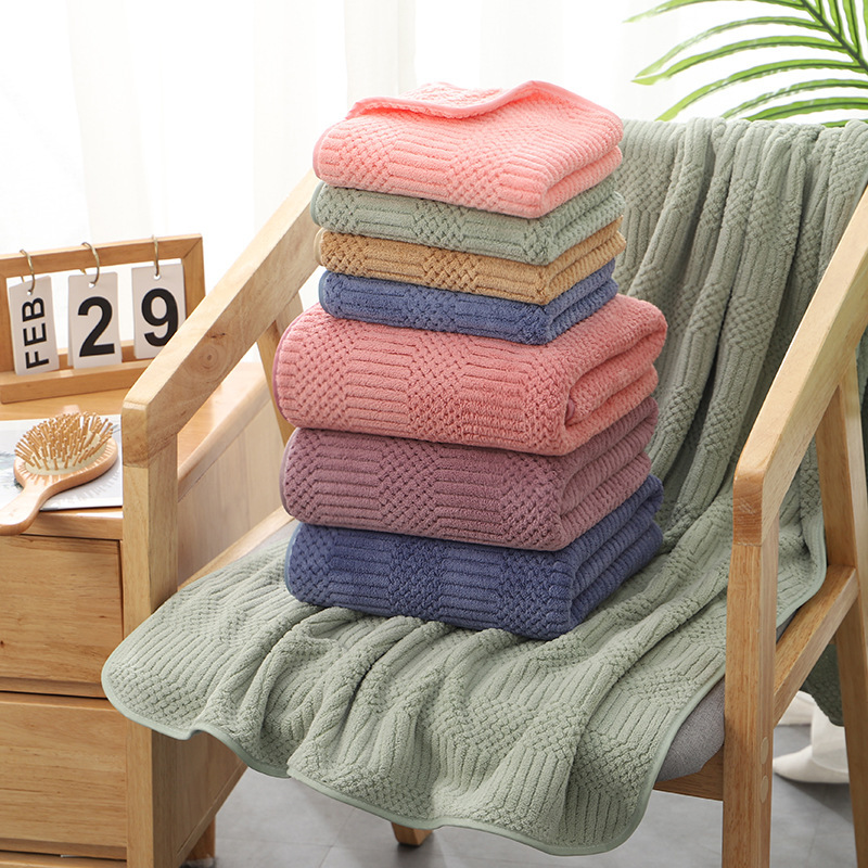 Factory batch of 2022 new thickened pineapple bath towel beach towel coral velvet soft absorbent quick-drying hair color