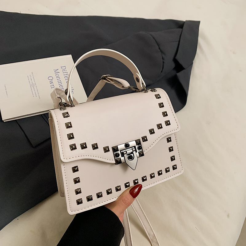Shangxin bolso de mujer mujer 2024 remache celebridad de Internet mujer personalidad coreana moda temperamento todo fósforo bolso de mensajero pequeño bolso cuadrado