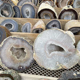 天然玛瑙原石摆件水晶洞聚宝盆家居风水摆件玛瑙水胆玉石摆件厂家