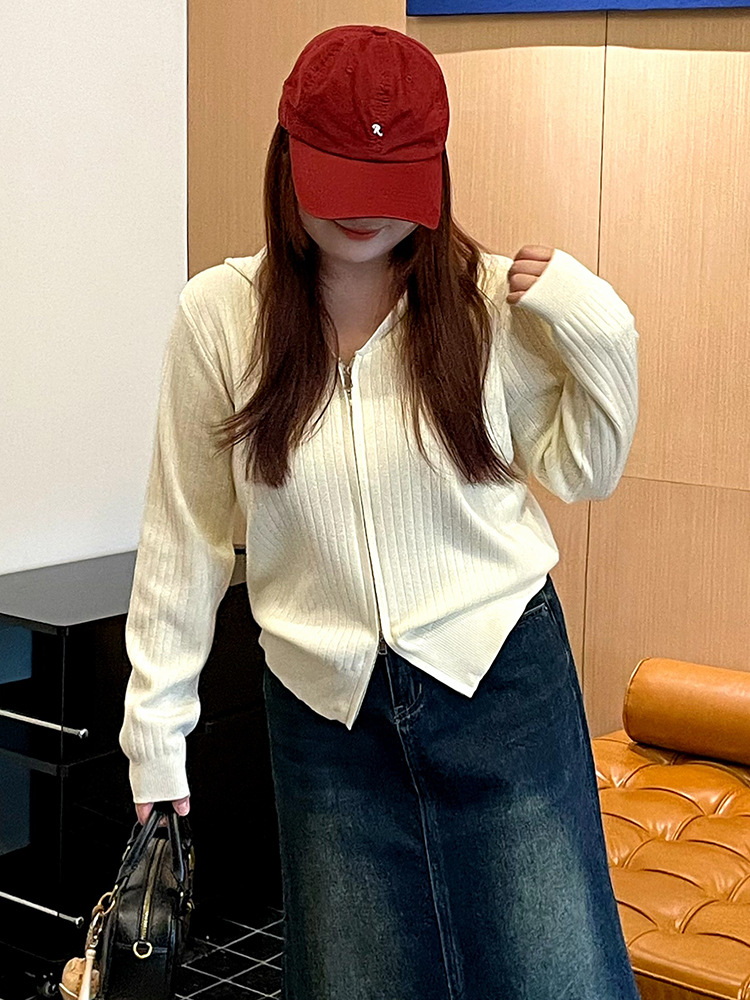 Plus-size women's V-neck hooded sweatshirt women's casual jacket 2025 autumn all-rounder Loose knitted cardigan 23093