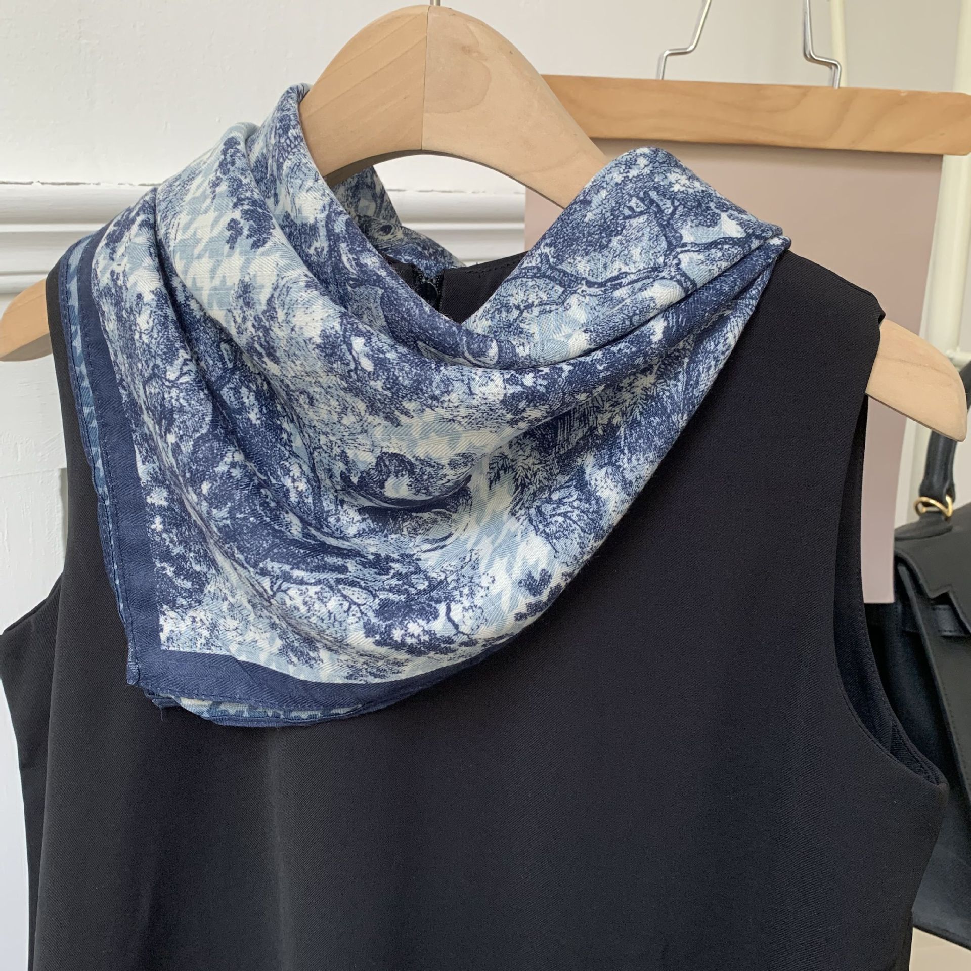 Pañuelo de seda de algodón y lino, bufanda cuadrada grande, estilo de verano de alta gama, estilo de todo fósforo literario, estilo étnico retro, bufanda de flores de anacardo, chal femenino