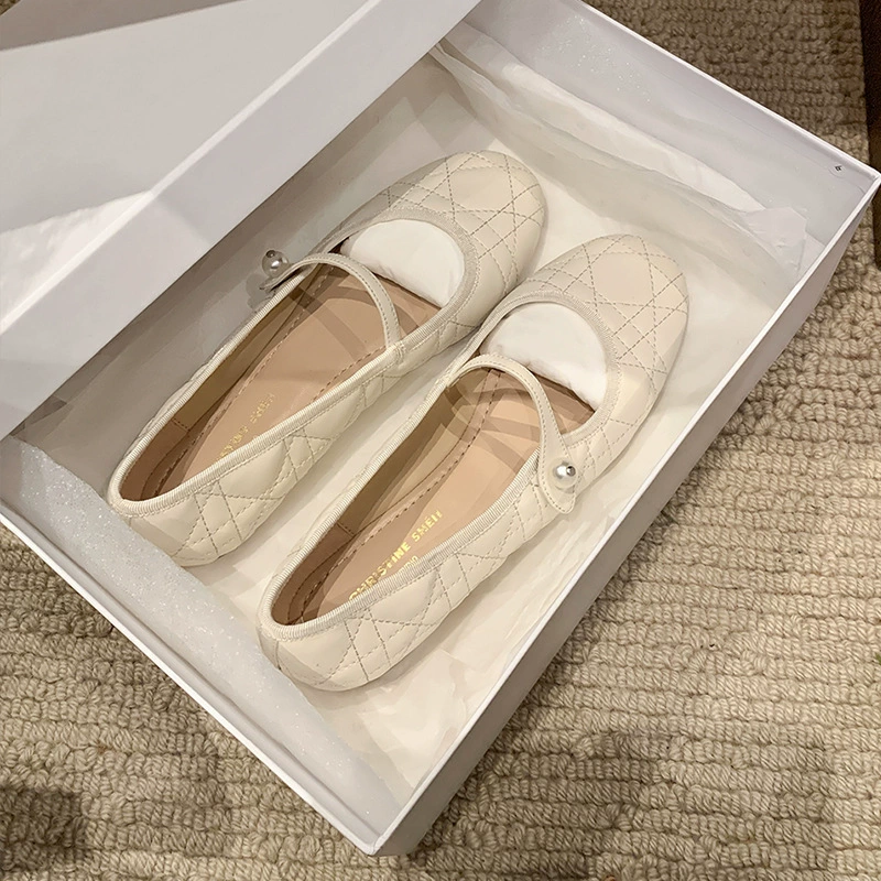 Женские мокасины из импортной овечьей кожи с жемчужной пряжкой, стеганые, в стиле 2025 года.