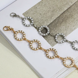 耳环;耳钉;腰链