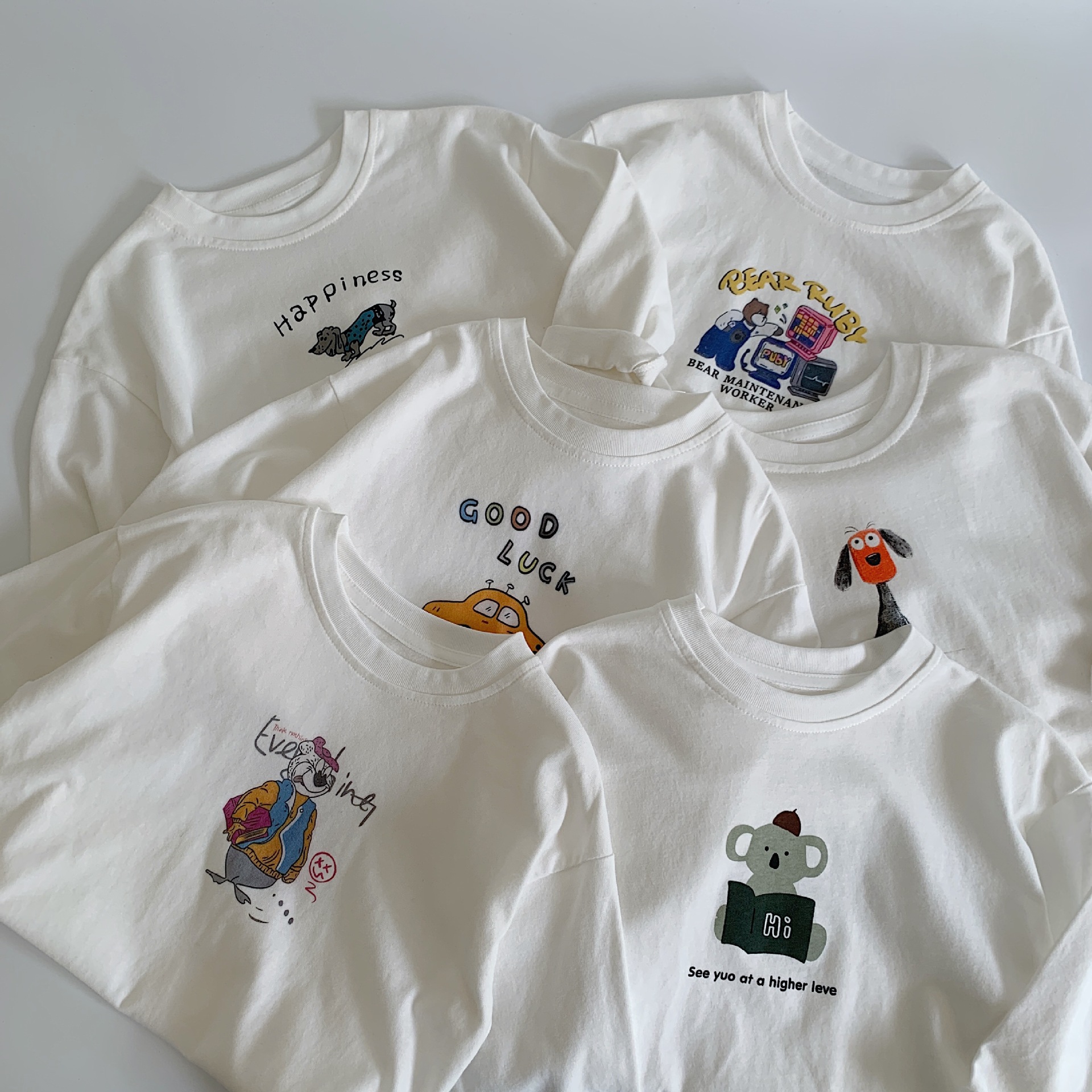 Camiseta para niños Maibao 2025 primavera básica camiseta de manga larga para niños con cuello redondo, moda simple, ropa de otoño fresca, moda