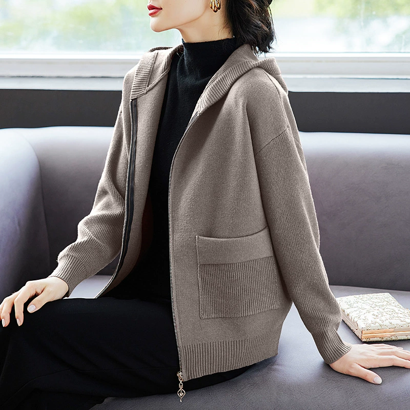 Одежда для мам 2025: новые весенне-осенние короткие куртки для женщин среднего и старшего возраста, стильные топы больших размеров и модные комплекты.