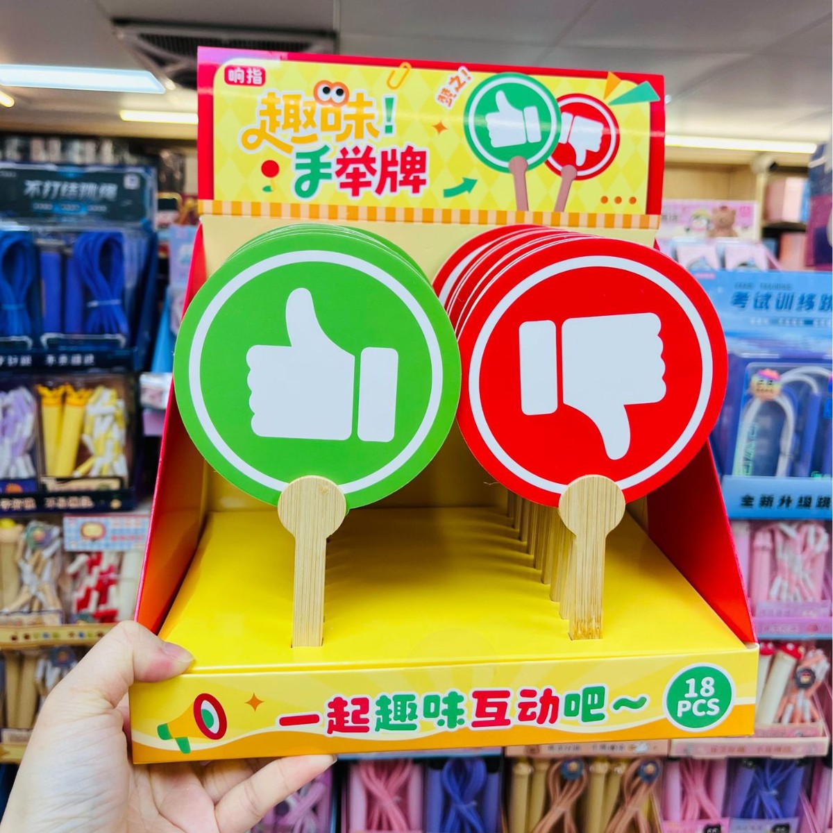 Snap-Finger Fun Hand Sign Board for Correct or Wrong Answers, Double-Sided Display Demonstration Prop, Funny and Cute Instruction Hand Sign Board