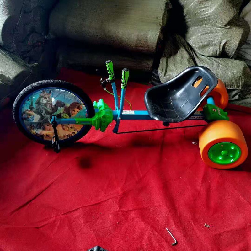 Drift Car Crazy Kart Outdoor Kids Scooter Twist Car Balance Car