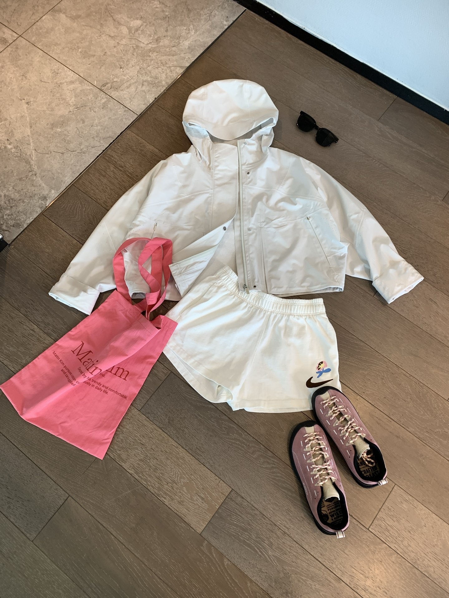 021406春の新型女性四色の短い帽子のA字版の小さいレインコートのスポーツジャケットの突撃服のコート