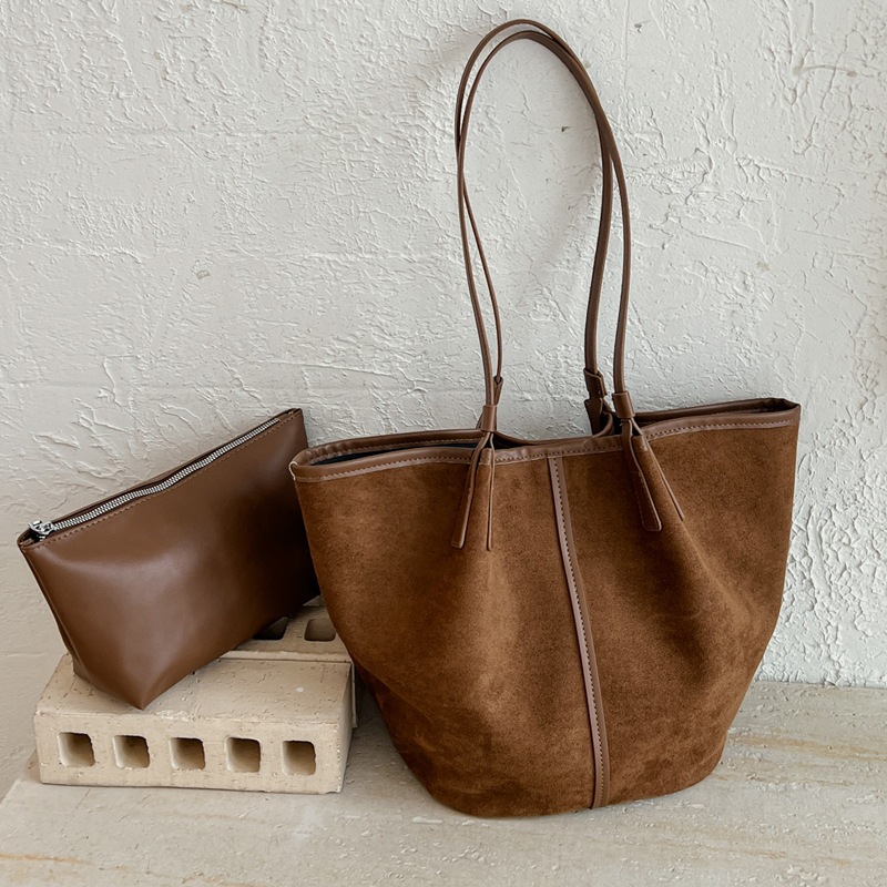 Women's Commuting Bag 2026 New Summer Model, High-End Light Luxury Suede Shoulder Bag, Large Capacity Commuting Tote Bag