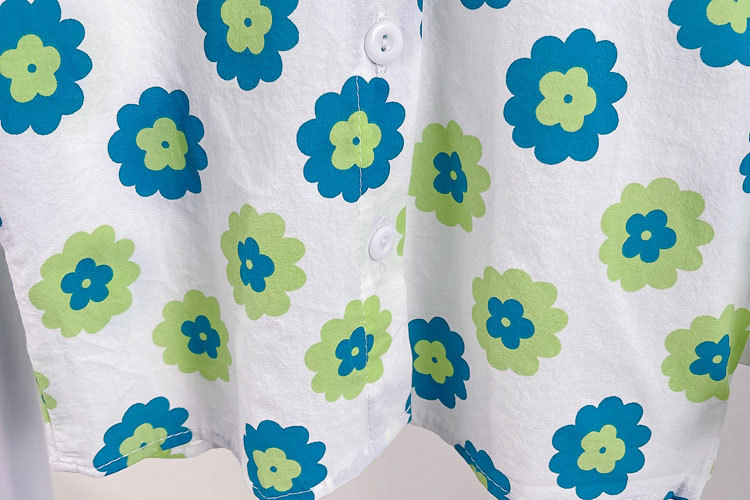 蓝花双领衬+波点蝴蝶结牛仔