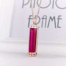 新款国潮克拉合成红碧玺吊坠高级感玫瑰金色镶嵌彩宝红钻女项坠