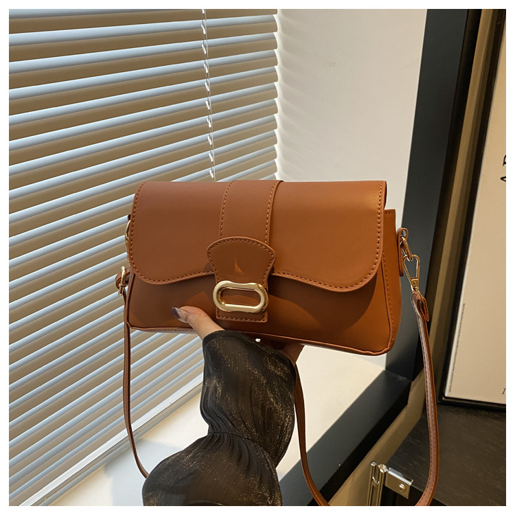A casual and stylish small bag for women, a new 2024 fashion single-shoulder underarm bag, a retro and fashionable commuting crossbody small square bag undefined