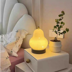 中古のフレンチクリーム梨の電気スタンド寝室のベッドの書斎のリビングルームの充電タッチ携帯の雰囲気感のあるナイトライト