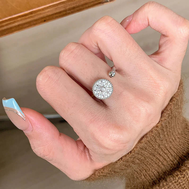 Adjustable Starburst Compass Ring With Silver Diamonds For Women_voghion.com