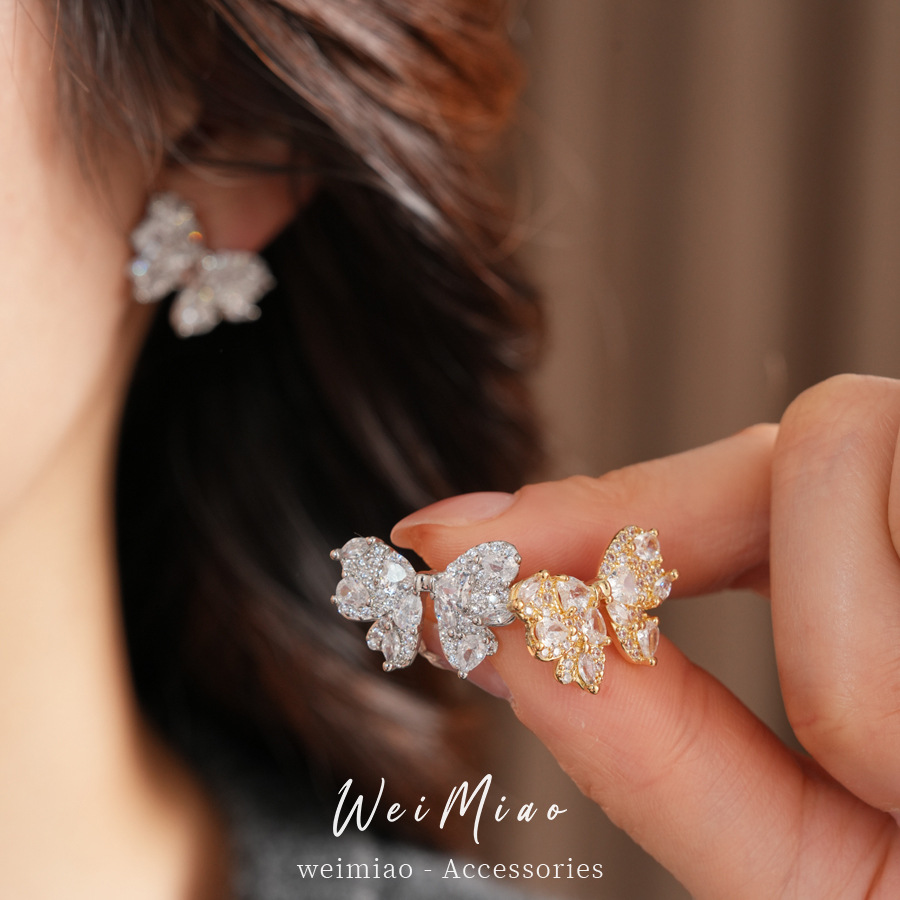 Agujas de plata zircon arco pernos de arco exquisitos moda de transporte universal temperamento ligero lujo alta sensación de aretes al por mayor